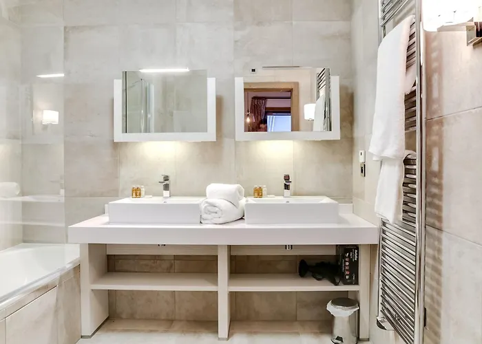 4 Pieces Aux Pistes Avec Parking Et Wifi - Fr-1-562-35 *